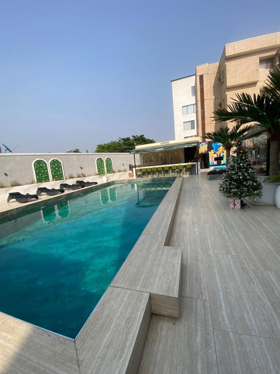 Sujimoto Residences Macdonald ลากอส ภายนอก รูปภาพ